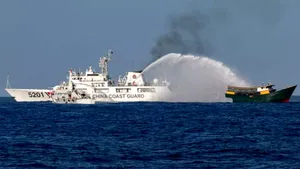 Incident tensionat în Marea Chinei de Sud: Garda de Coastă a Chinei a folosit tunuri cu apă împotriva navelor filipineze