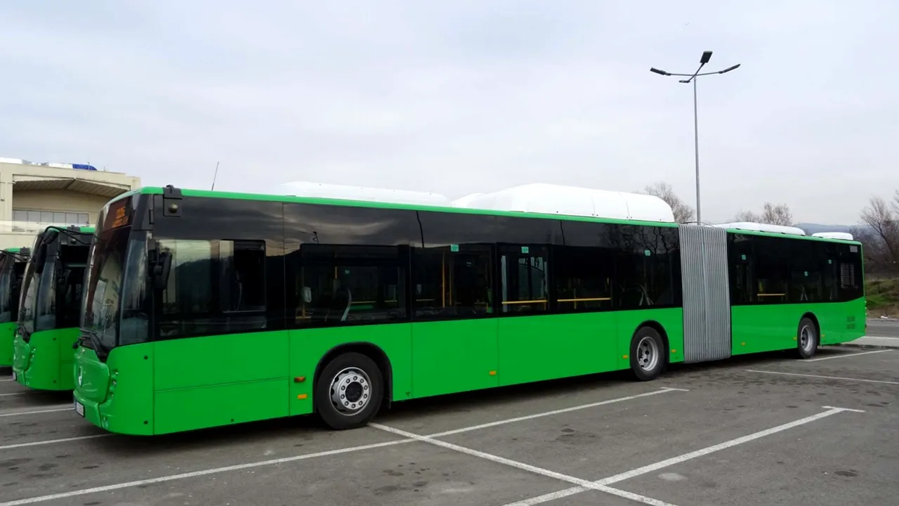 Primăria Râmnicu Vâlcea atrage fonduri de 16 mil. euro pentru transportul în comun. Au achiziţionat 28 de autobuze moderne printr-un proiect european