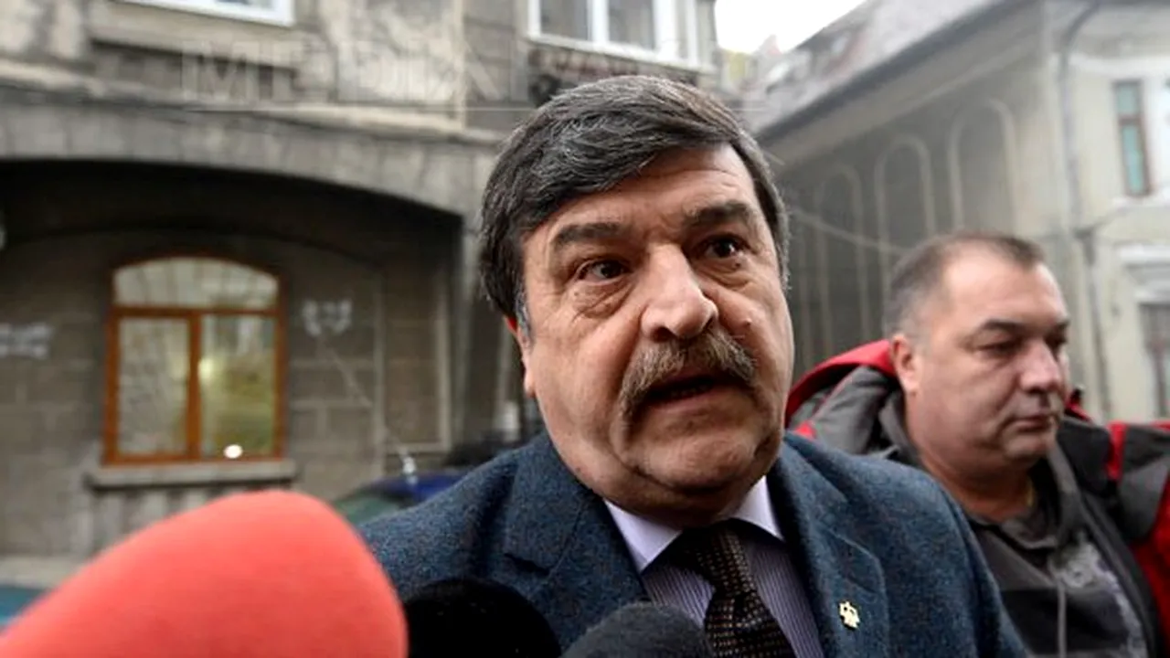 Judecătorul CC Toni Greblă, URMĂRIT PENAL, alături de alte opt persoane. Greblă: Ce susţin procurorii nu are legătură cu activitatea la CC - FOTO