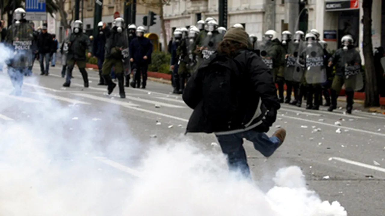 Extremiştii ameninţă cu noi atacuri împotriva poliţiei din Grecia
