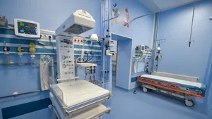 Amenda primită de medicul de la Spitalul Grigore Alexandrescu, filmat în timp ce opera fără mănuşi