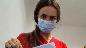 Miss Tourism România este salvator montan şi s-a vaccinat cu a treia doză