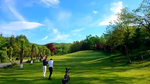 VIDEO Un dirijabil s-a prăbuşit în apropierea unui teren de golf folosit în Turneul US Open