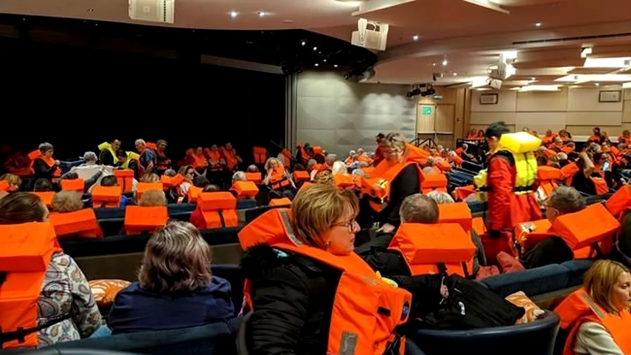 UPDATE Echipajele de salvare se pregătesc să tracteze nava de croazieră norvegiană până în port. Peste 400 de pasageri au fost evacuaţi | VIDEO