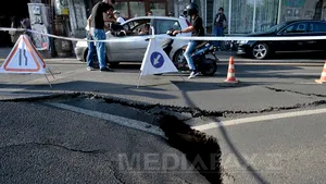 TRAFIC ÎNCHIS între bulevardele Eroilor şi Eroilor Sanitari din Capitală, din cauza surpării terenului