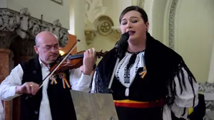 GALERIE FOTO Oficialităţi, militari şi civili din Alba Iulia: s-au prins în Hora Unirii de ziua Unirii Principatelor