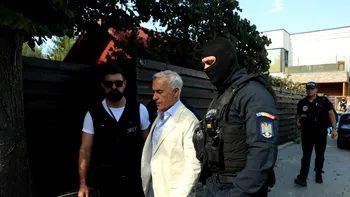 VIDEO Călin Georgescu a ajuns la Curtea de Apel București. Judecătorii decid astăzi dacă fostul candidat la prezidențiale iese din arest preventiv