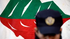 Percheziţii la persoane bănuite că au extras metale preţioase de la Roşia Montană. Oamenii legii au confiscat sume importante de bani