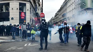 Guvernul Franţei, „dispus să retragă