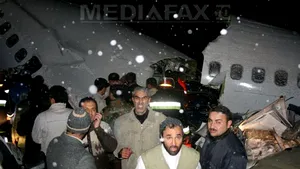 Cel puţin 77 de morţi şi 26 de răniţi în accidentul aviatic din Iran - FOTO