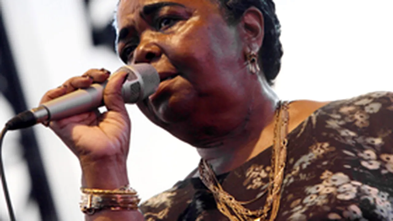 Cesaria Evora, Dulce Pontes şi Cristina Villalonga - într-un festival, la Bucureşti
