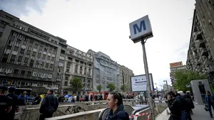 Metrorex închide accesul la intrările unor staţii de metrou intens tranzitate 