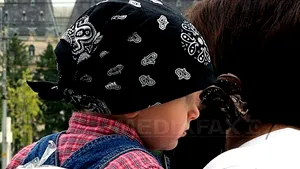 Mamele copiilor cu handicap iau aceeaşi indemnizaţie trei ani şi 500 lei dacă revin oricând la muncă