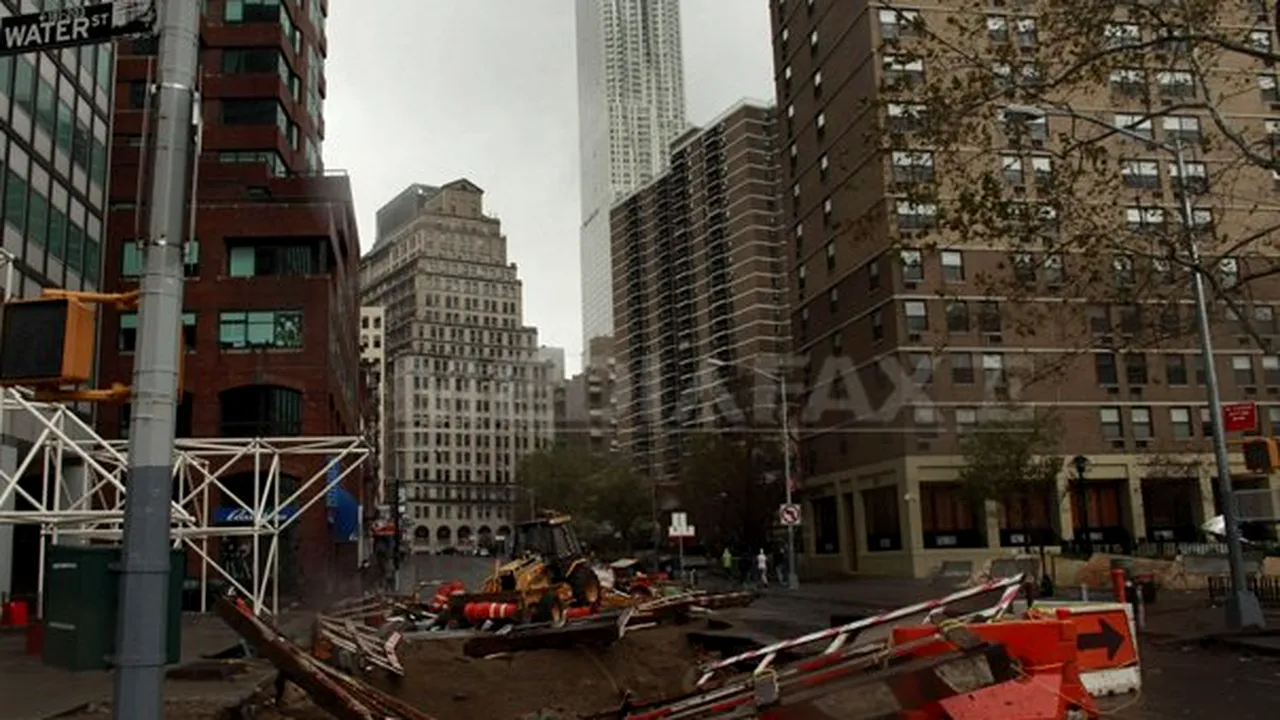 URAGANUL SANDY: Cel puţin zece persoane au murit la New York