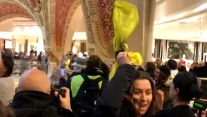 Protestele Vestelor Galbene. Zeci de protestatari au fost reţinuţi la Paris / Unii demonstranţi au pătruns într-un mall de lux