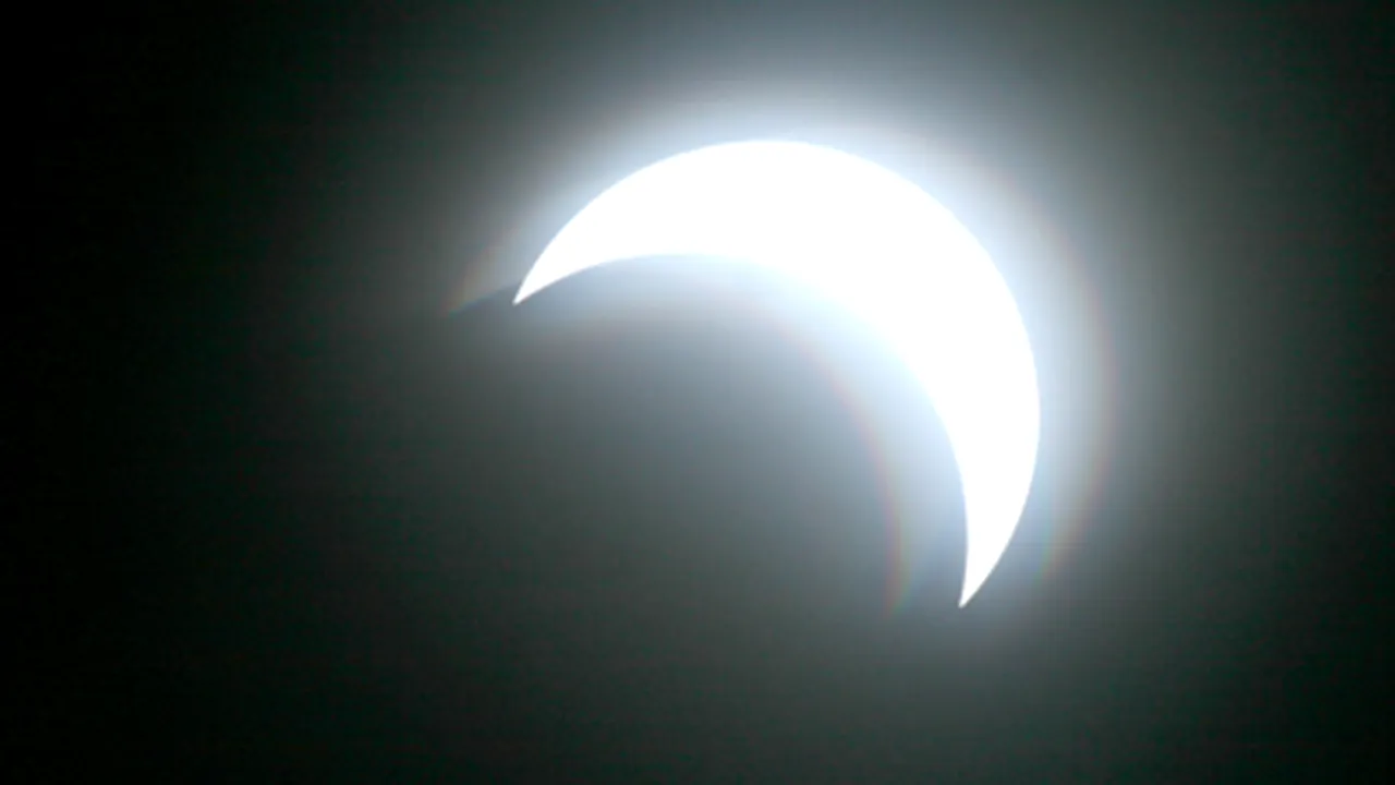 Eclipsă parţială de soare, vizibilă în România