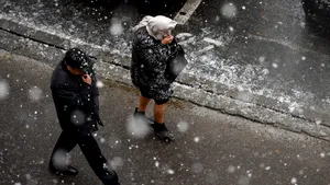 Alertă meteo: vreme rece, ninsori, polei şi vânt, până marţi. Zonele afectate 