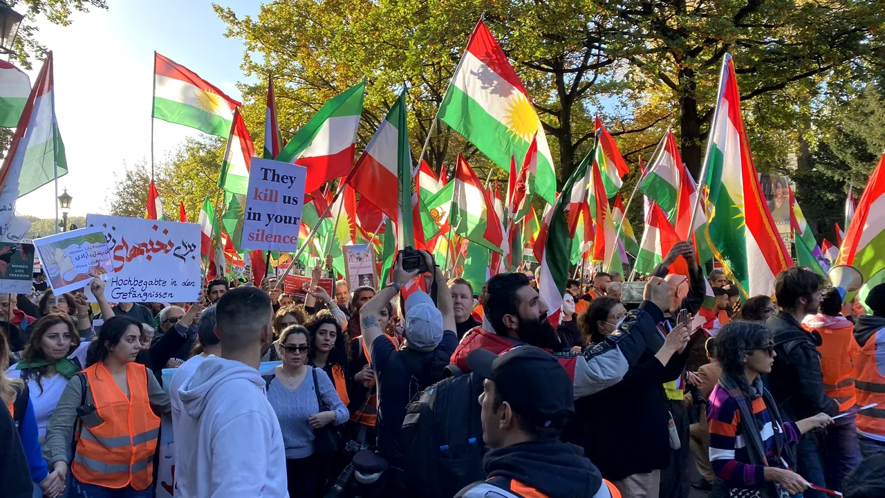Marş de proporţii la Berlin în sprijinul protestatarilor din Iran