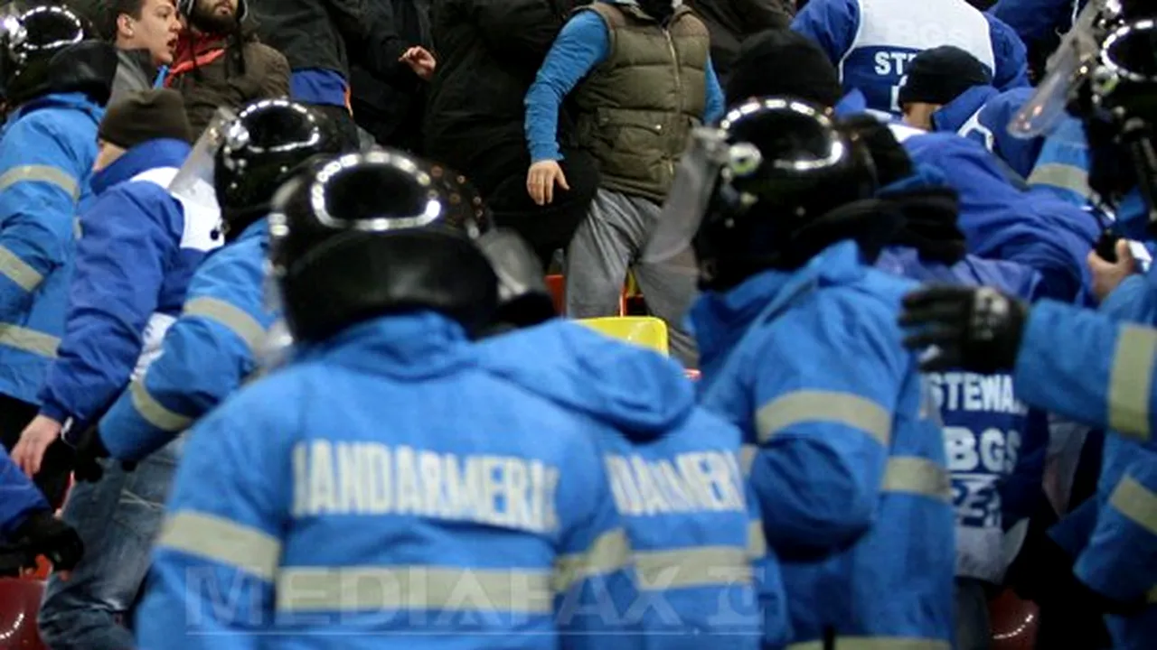 Opt fani stelişti au fost reţinuţi de jandarmi, înaintea derbiului cu Dinamo
