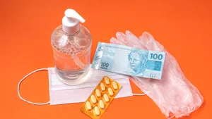 Jumătate dintre români nu cred că banii pot răspândi noul coronavirus. STUDIU