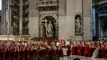 Cardinalii au participat la o slujbă la Bazilica Sfântul Petru înainte de alegerea noului papă