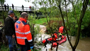 Operaţiune cu final tragic: Copilul de 4 ani luat de ape în Bistriţa a fost găsit mort
