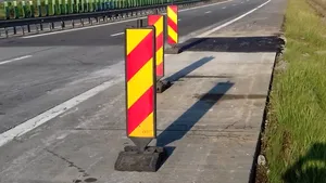 Intervenţie de noapte pe Autostrada Soarelui. Două plăci de beton, îndepărtate de pe banda de urgenţă. Director CNAIR: Echipe SMURD, intervenţie exprimentată cu succes