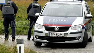 CRIZA IMIGRANŢILOR: Aproximativ 200 de imigranţi şi cinci traficanţi descoperiţi de autorităţile austriece la frontieră