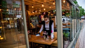 Ţara vecină care va permite la capacitate maximă redeschiderea restaurantelor, barurilor şi cafenelelor
