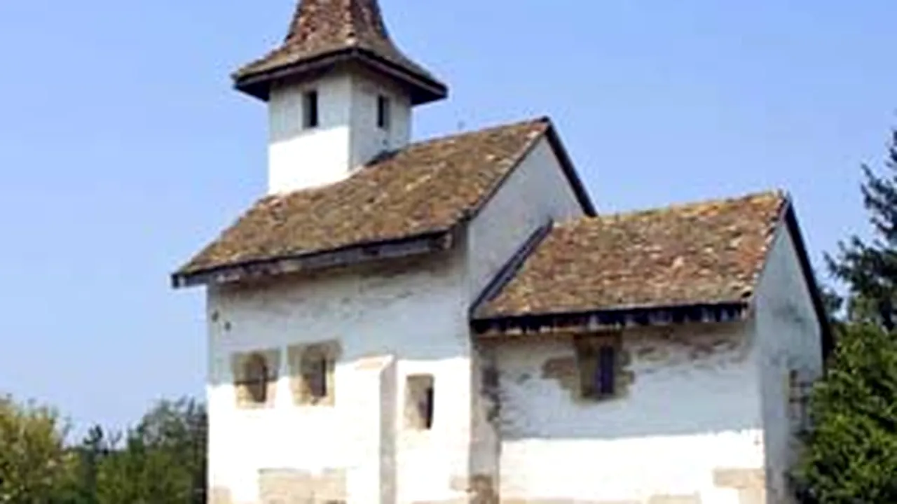 Dosar penal de profanare după ce un copil de 9 ani a scris „Adi” pe o biserică monument 