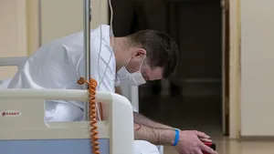 Alarmă COVID-19 în SUA: peste 100.000 de cazuri pe zi. Cine sunt „guvernatorii iresponsabili”