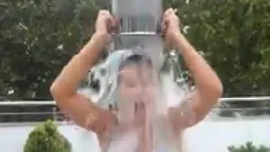 Nadia Comăneci a răspuns provocării ALS Ice Bucket Challenge