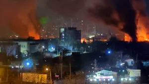 Războiul din Ucraina, ziua 1.345. Doi bătrâni din Ucraina, rămași fără casă, au mers pe jos 16 kilometri. Povestea emoționantă a cuplului / O dronă rusească a lovit o benzinărie de pe linia frontului din nordul Ucrainei