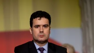 Ministrul Educaţiei, legitimat la intrarea în şcolile din Capitală de elevii de serviciu 