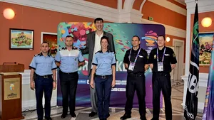 FOTO | Trei poliţişti spanioli îi ajută pe cei români la Eurobasket 