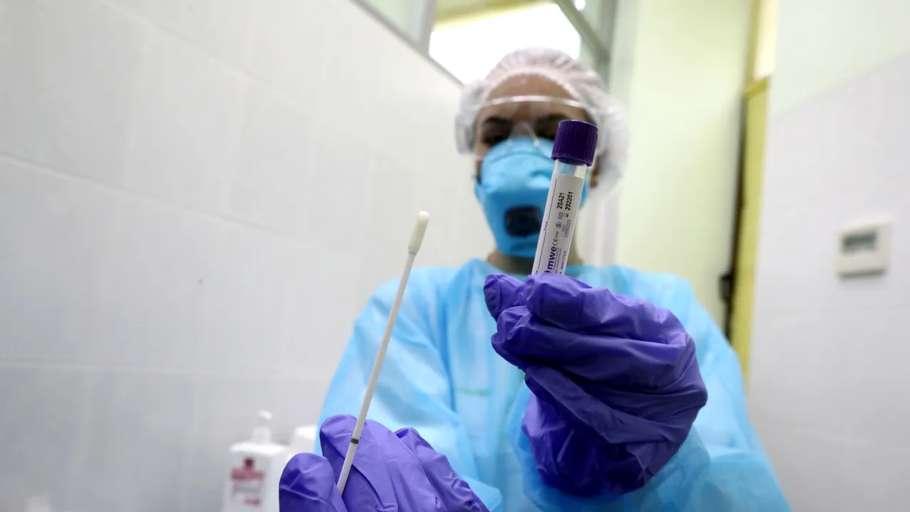 Coronavirus: mai mult de un sfert dintre francezi cred că virusul a fost creat în laborator