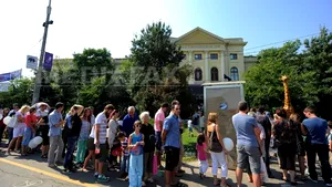 Muzeul Antipa, vizitat de peste 3000 de persoane, sâmbătă, la deschidere - GALERIE FOTO, VIDEO