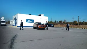 Iohannis a făcut, la Craiova, un drivetest cu noul Ford EcoSport | GALERIE FOTO
