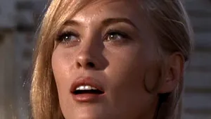 Cândva o mare frumuseţe, o actriţă legendară este de nerecunoscut astăzi, din cauza operaţiilor estetice | FOTO