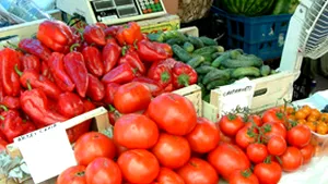 Producătorii cer reducerea TVA la legume şi fructe