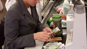 Guvernul a decis să nu acorde tichete de masă în 2008