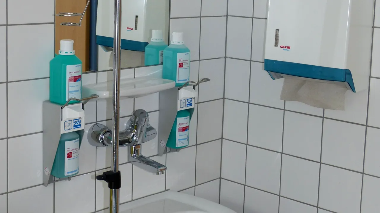 Cum explică şefa Spitalului Universitar lipsa dezinfectanţilor în două cabinete/ Peste 570 de infecţii nosocomiale, raportate în 8 luni în insituţie/ SUUB nu are autorizaţie ISU
