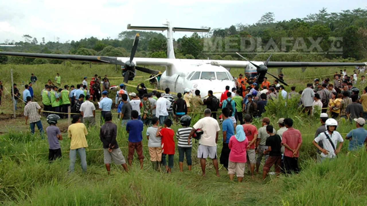 AVIONUL PRĂBUŞIT în Indonezia transporta saci cu bani: Echipele de căutare au localizat aeronava