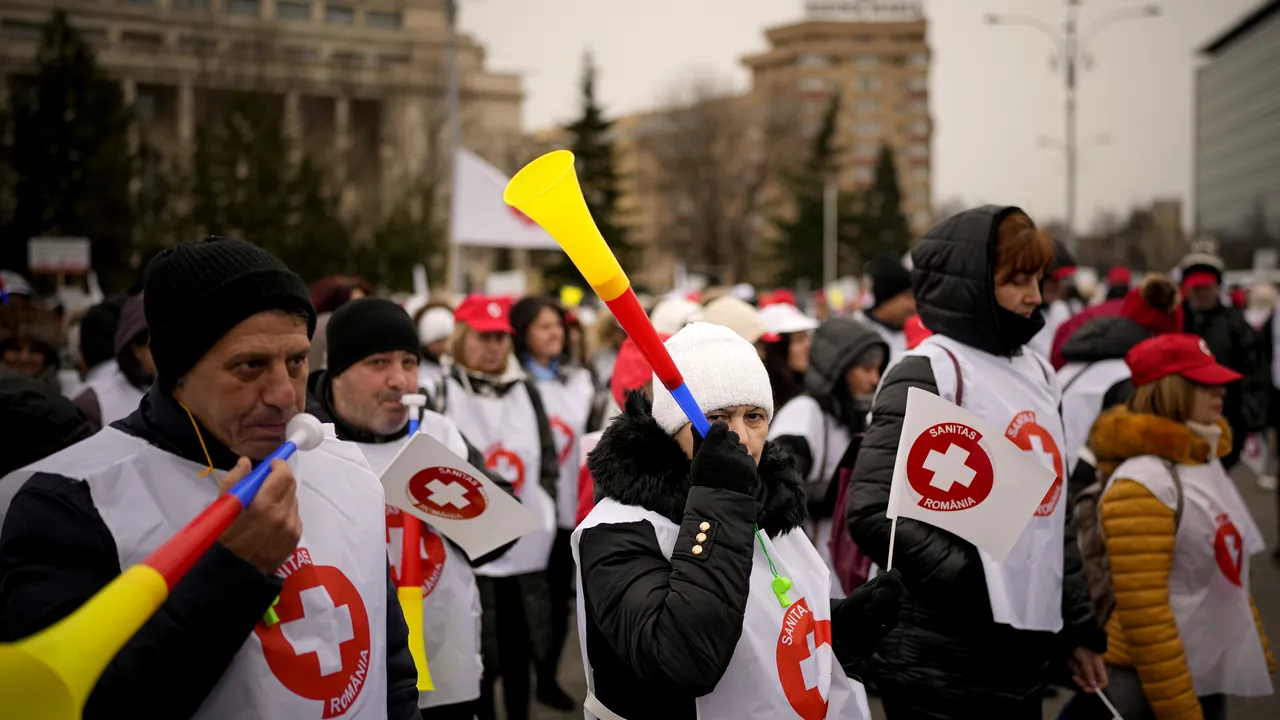 Reprezentanţii Sanitas, întâlnire cu Rafila pentru rezolvarea problemelor angajaţilor din DSP-uri