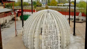 Artistul Bolborea continuă execuţia lucrării 