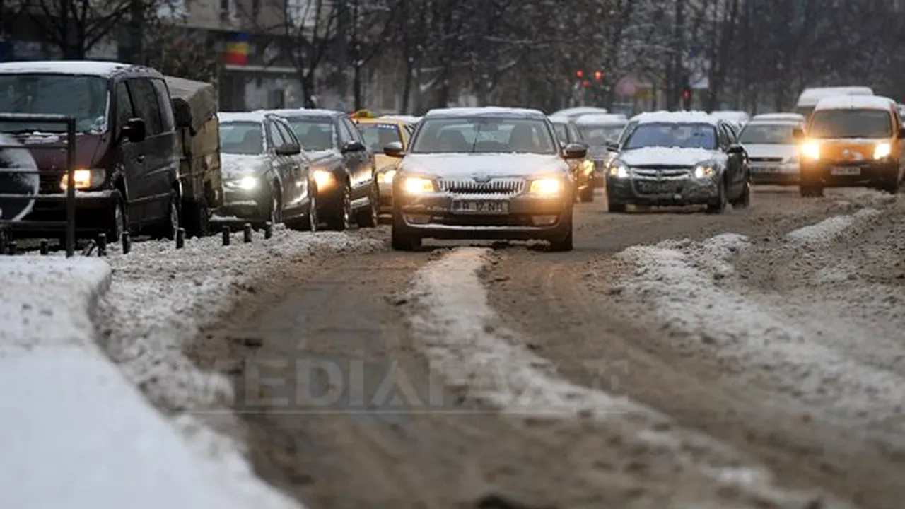 AVERTIZARE METEO: Vânt, ploi şi ninsori viscolite, până duminică noaptea