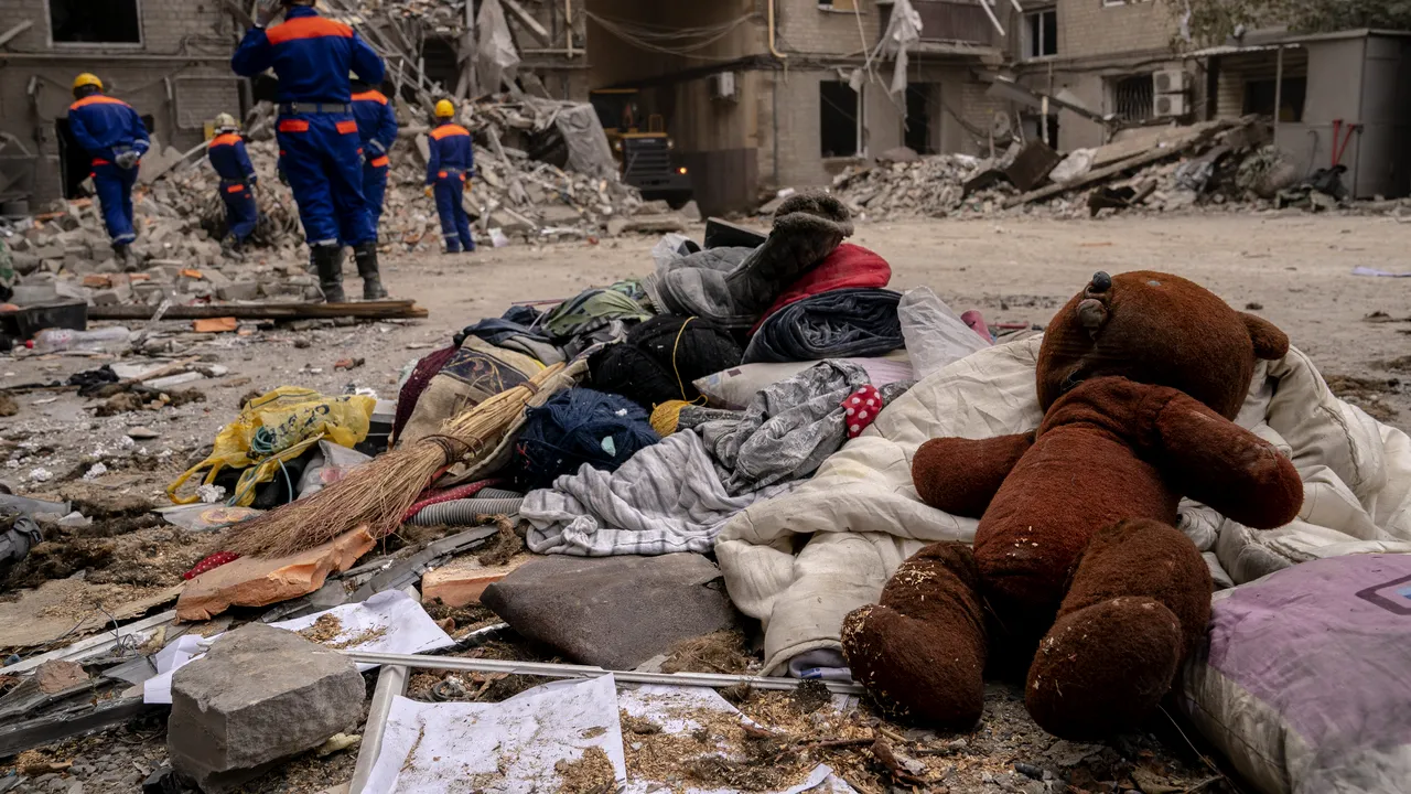 Războiul din Ucraina, ziua 197. Blinken, vizită surpriză în Kiev / Pentagonul aprobă un nou ajutor militar / Ucraina alocă fonduri de aproximativ 27 de miliarde de dolari pentru securitate şi apărare / Probabilitatea ca ucrainenii să închidă Centrala Nucleară Zaporojie creşte. Evacuarea rezidenţilor din zonele limitrofe a început / Estonia închide porţile ruşilor începând cu 19 septembrie