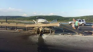 O maşină a luat foc în urma unui accident. Trafic îngreunat pe A 1, între Sibiu şi Sebeş