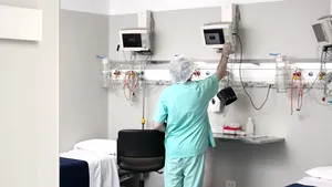 TRAGEDIA din Colectiv - Starea a cinci răniţi de la Elias s-a agravat. S-au făcut intervenţii pentru a fi ajutaţi să respire