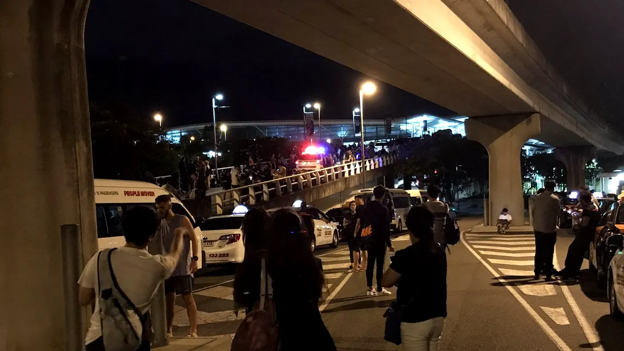 ALERTĂ în Australia: Aeroportul din Brisbane, evacuat după ce un individ a afirmat în mod fals că are asupra sa o bombă | FOTO, VIDEO